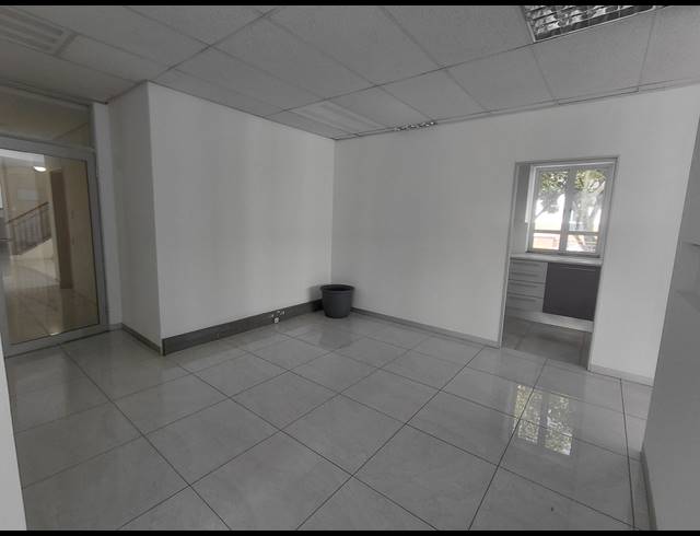 142M² OFFICE TO LET IN BRYANSTON